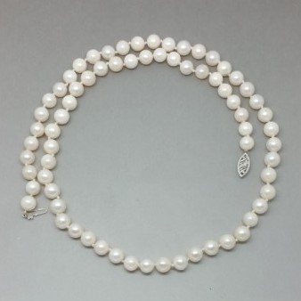 Vintage pearl necklace